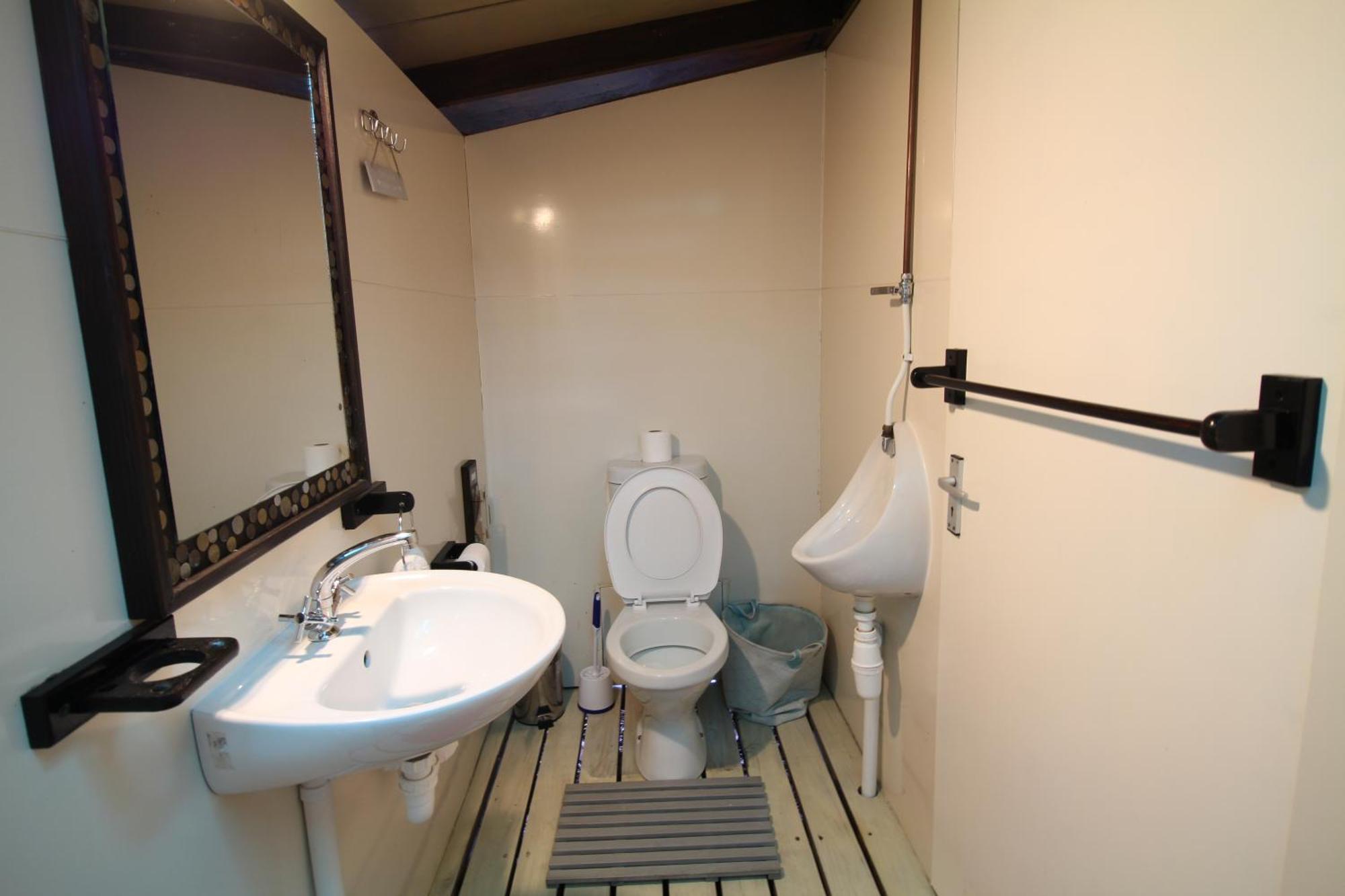 Mali Boutique Lodge & Tube 'N Axe Budget Accommodation ستورمزريفير الغرفة الصورة